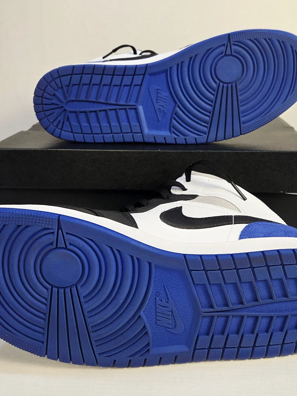 Air Jordan 1 Mid SE Men's Black White Blue Mid-Top Sneakers